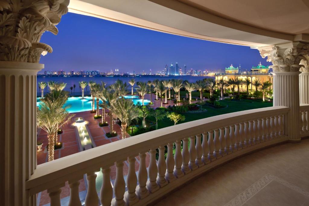Сьюит (Улучшенный пентхаус с 4 спальнями) курортного отеля Kempinski Hotel & Residences Palm Jumeirah, Дубай