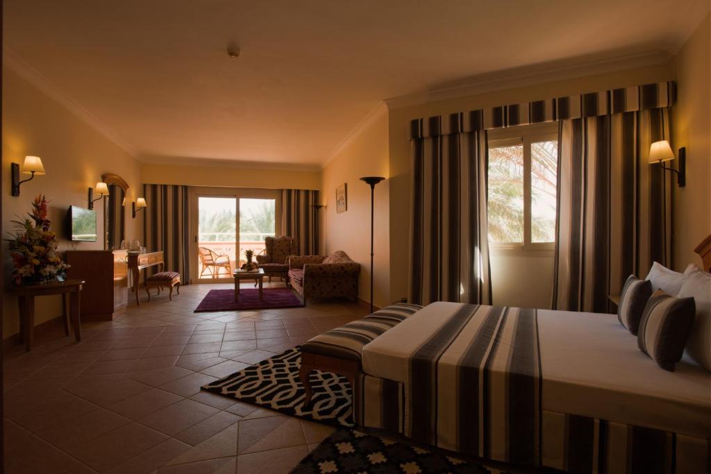 Сьюит (Полулюкс) курортного отеля Sharm Grand Plaza Resort, Шарм-эль-Шейх