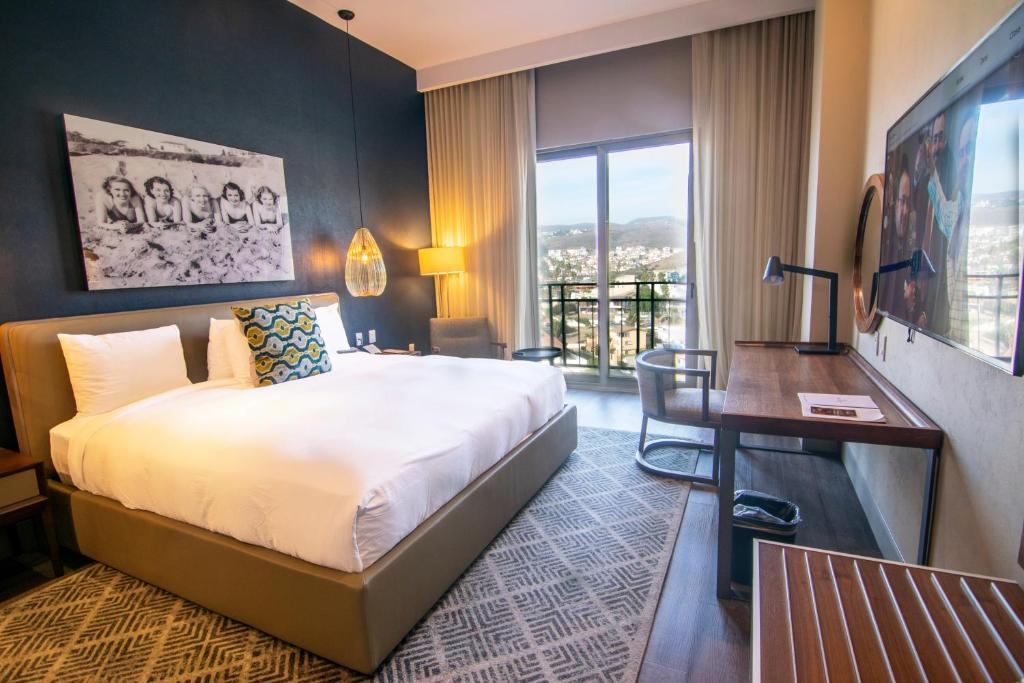 Одноместный (Premium One with Mountain View) отеля Torre Lucerna Hotel Ensenada, Энсенада