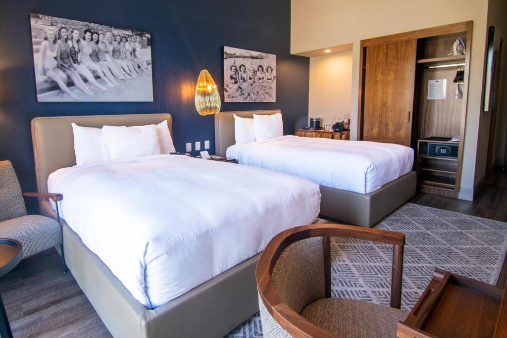 Двухместный (Premium Two Double Beds with Mountain View) отеля Torre Lucerna Hotel Ensenada, Энсенада