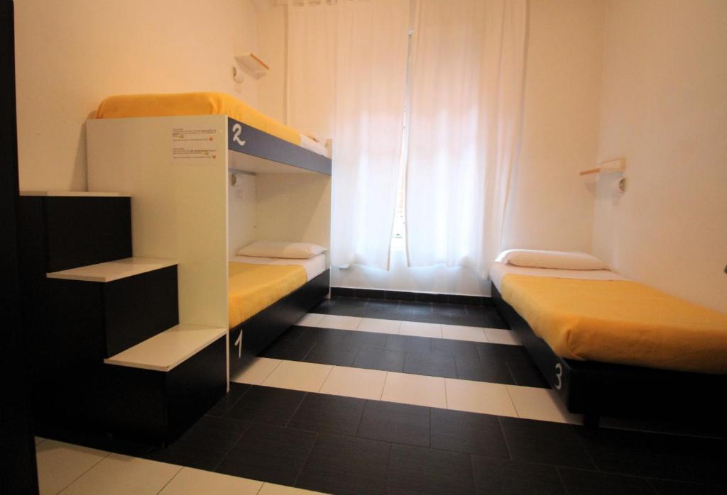Номер (Спальное место на двухъярусной кровати в общем номере для женщин) хостела New Generation Hostel Urban Brera, Милан
