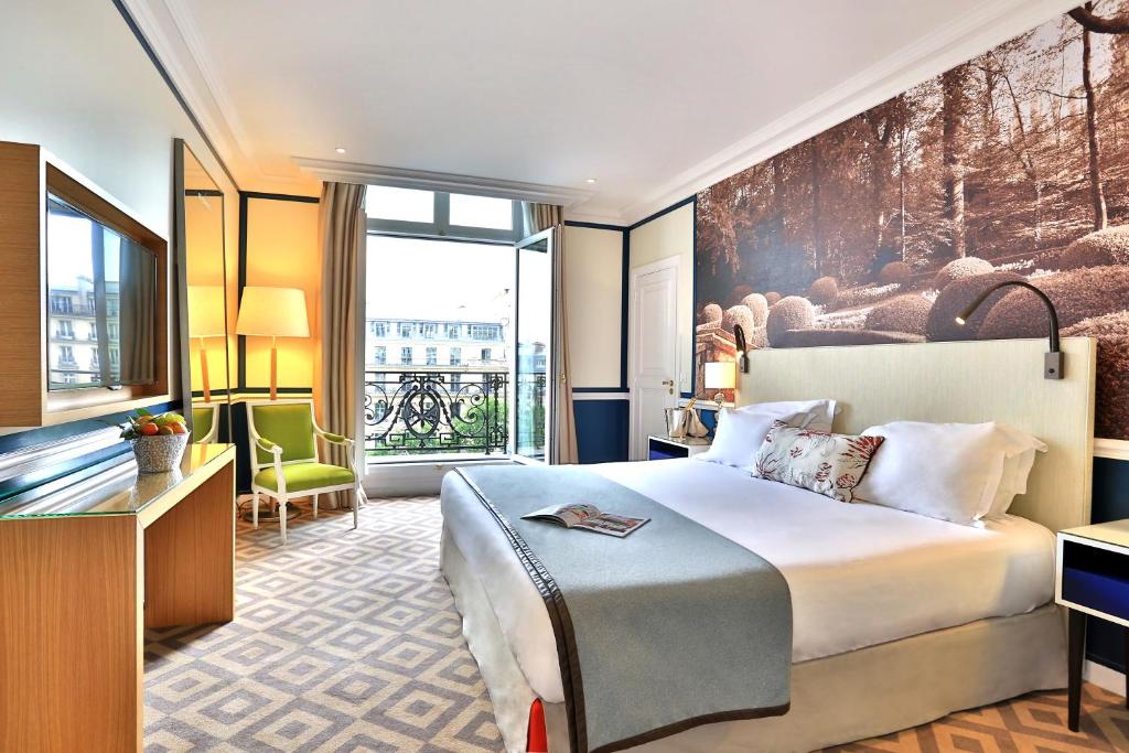 Двухместный (Представительский люкс с видом на Елисейские поля) апарт-отеля Fraser Suites Le Claridge Champs-Elysées, Париж