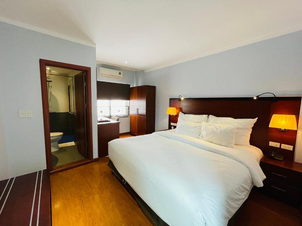 Двухместный (Улучшенный двухместный номер с 1 кроватью) отеля The Vancouver Hotel - Ninh Binh, Ниньбинь