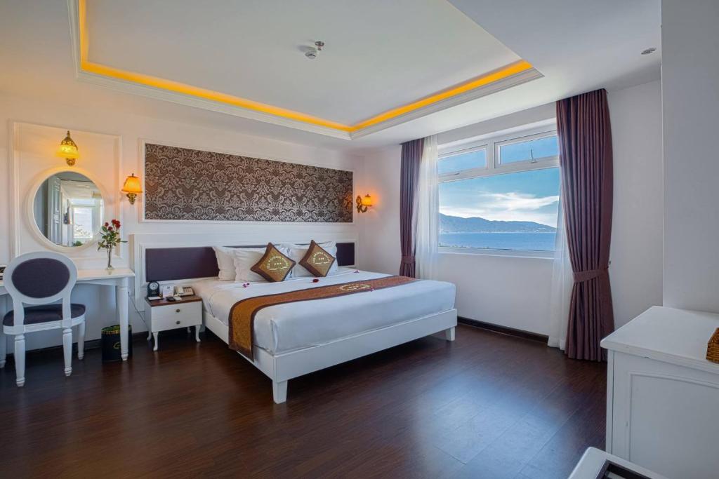 Сьюит (Люкс, вид на море) отеля Sea Phoenix Hotel Da Nang, Дананг