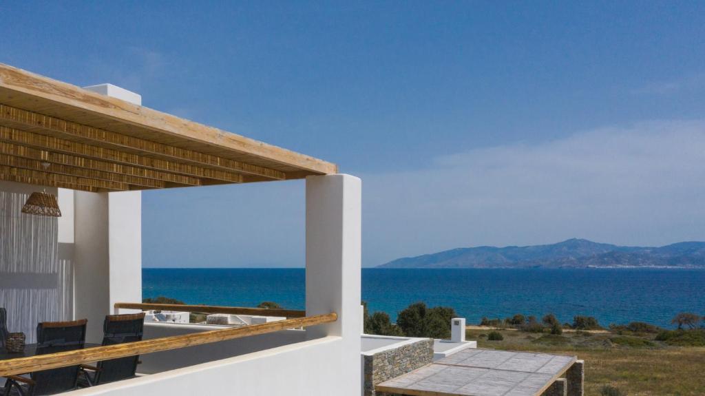 Сьюит (Полулюкс с видом на море) апарт-отеля Vastblue of Paros, Амбелас