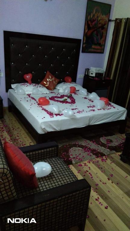 Двухместный (Большой двухместный номер с 1 кроватью) отеля Hotel Vishla Palace, Ришикеш
