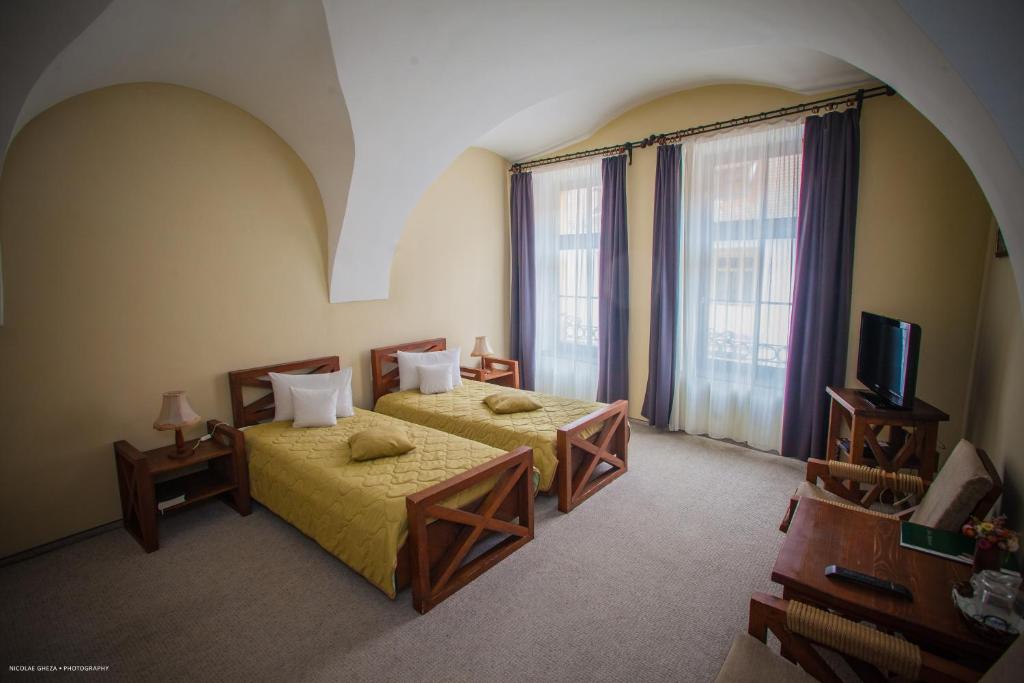 Двухместный (Двухместный номер с 1 кроватью или 2 отдельными кроватями) отеля Hotel Sighişoara, Сигишоара