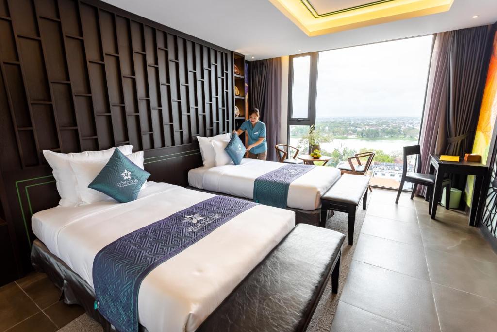 Двухместный (Двухместный номер Делюкс с 1 кроватью или 2 отдельными кроватями и видом на реку) отеля White Lotus Hue Hotel, Хюэ