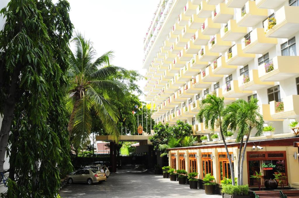 Отель Golden Beach Hotel Pattaya, Паттайя