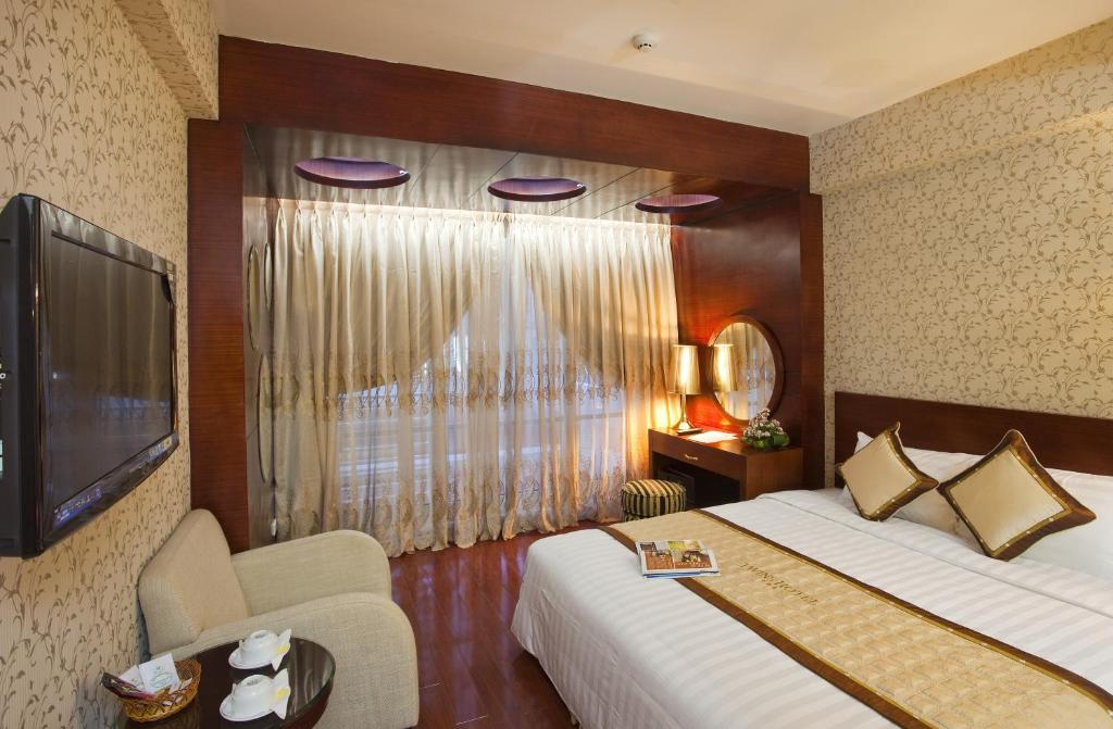 Двухместный (Двухместный номер Делюкс с 1 кроватью) отеля Icon 36 Hotel - Hang Bong, Ханой