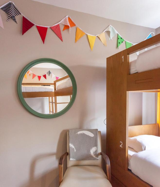 Номер (Кровать в общем номере для женщин с 4 кроватями) хостела Being Porto Hostel, Порту