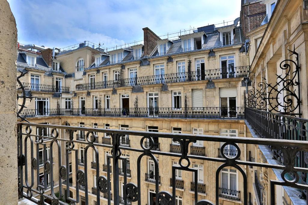 Двухместный (Суперлюкс с видом на внутренний двор), Fraser Suites Le Claridge Champs-Elysées