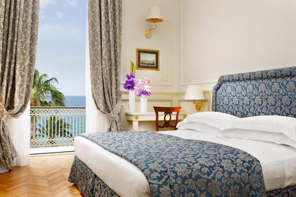 Двухместный (Классический двухместный номер с 1 кроватью или 2 отдельными кроватями, балконом и видом на море) отеля Royal Hotel Sanremo, Сан-Ремо