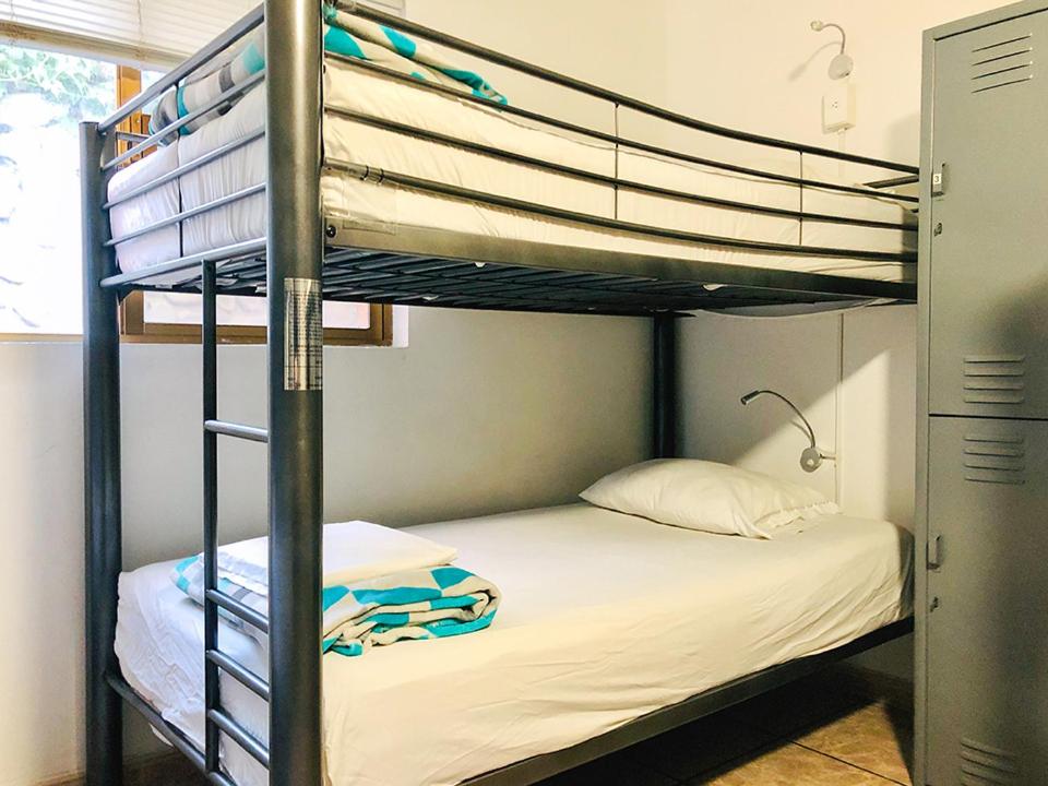 Номер (Кровать в общем 6-местном номере для мужчин и женщин), Hostal San Jemo, León