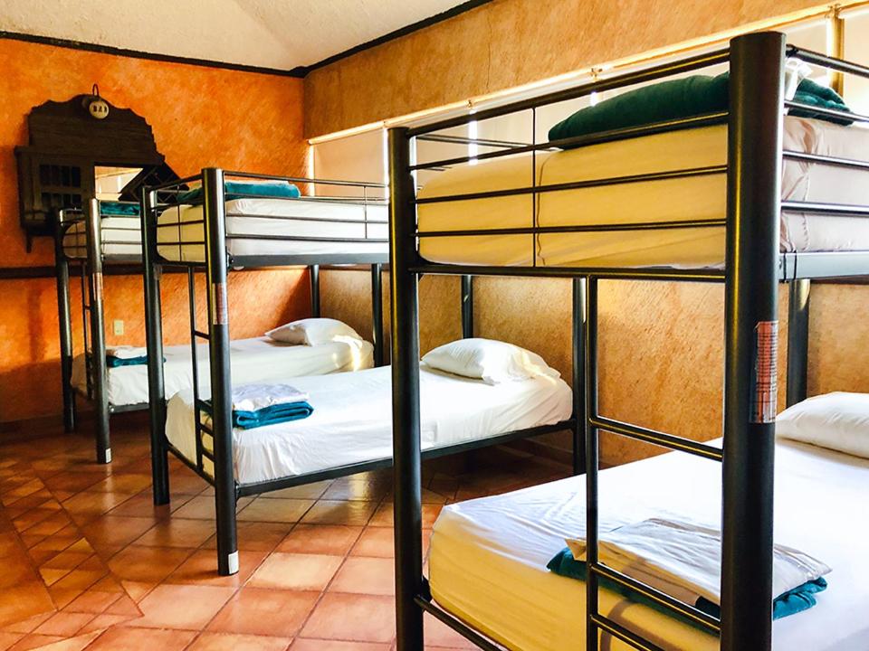 Номер (Кровать в общем номере для мужчин и женщин с 10 кроватями) хостела Hostal San Jemo, León, Леон (Штат Гуанахуато)