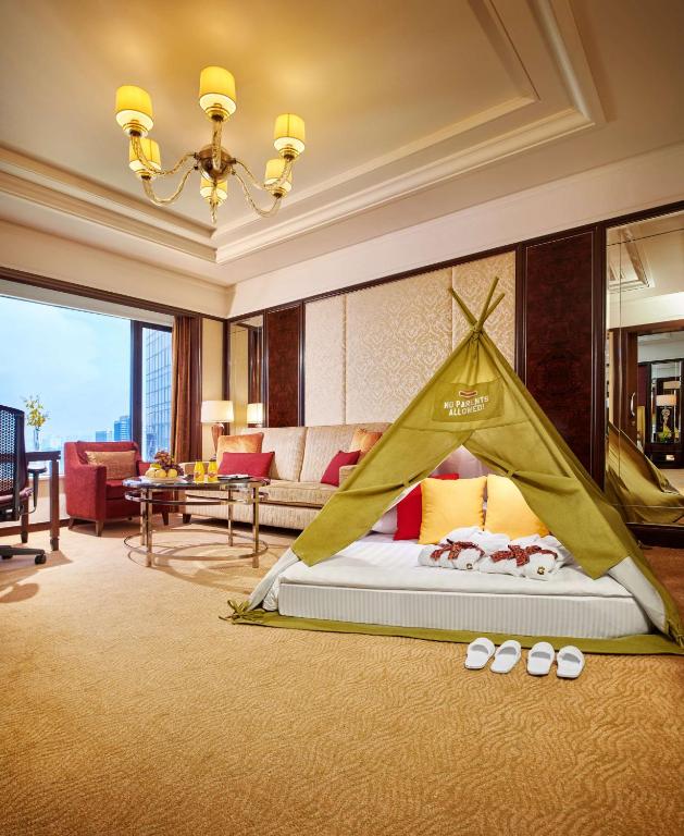 Сьюит (Семейный люкс «Премьер») отеля Shangri-La Hotel Kuala Lumpur, Куала-Лумпур