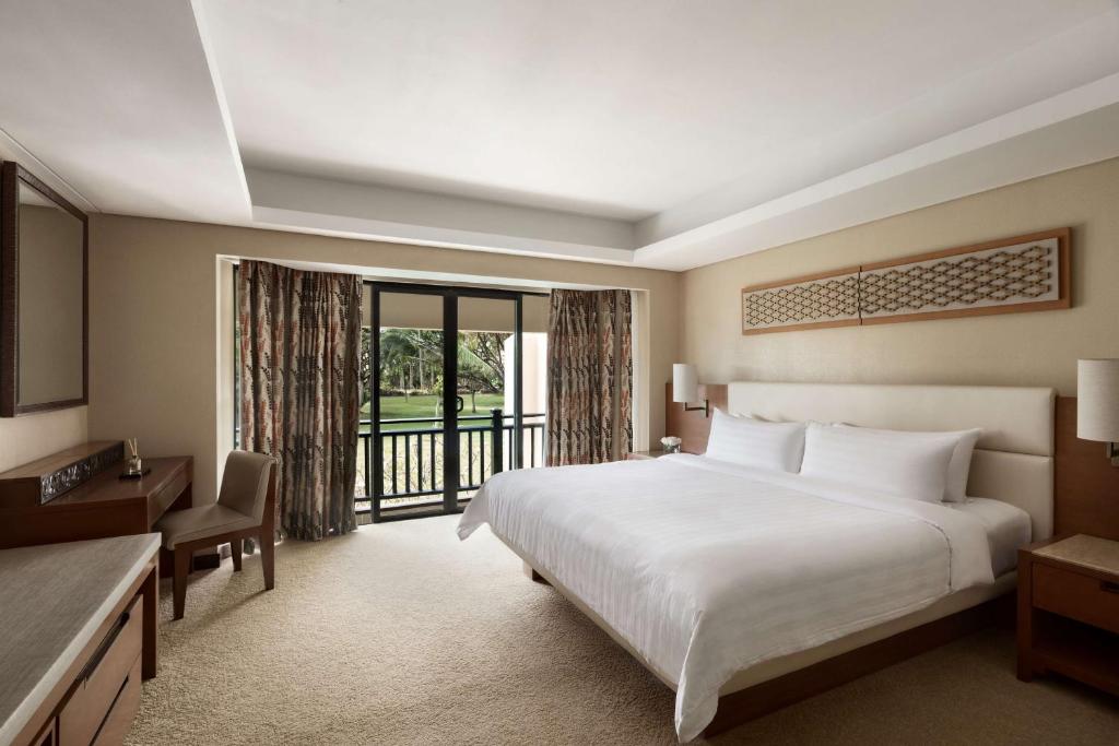 Сьюит (Представительский люкс в садовом крыле) курортного отеля Shangri-La’s Rasa Ria Resort & Spa, Кота-Кинабалу