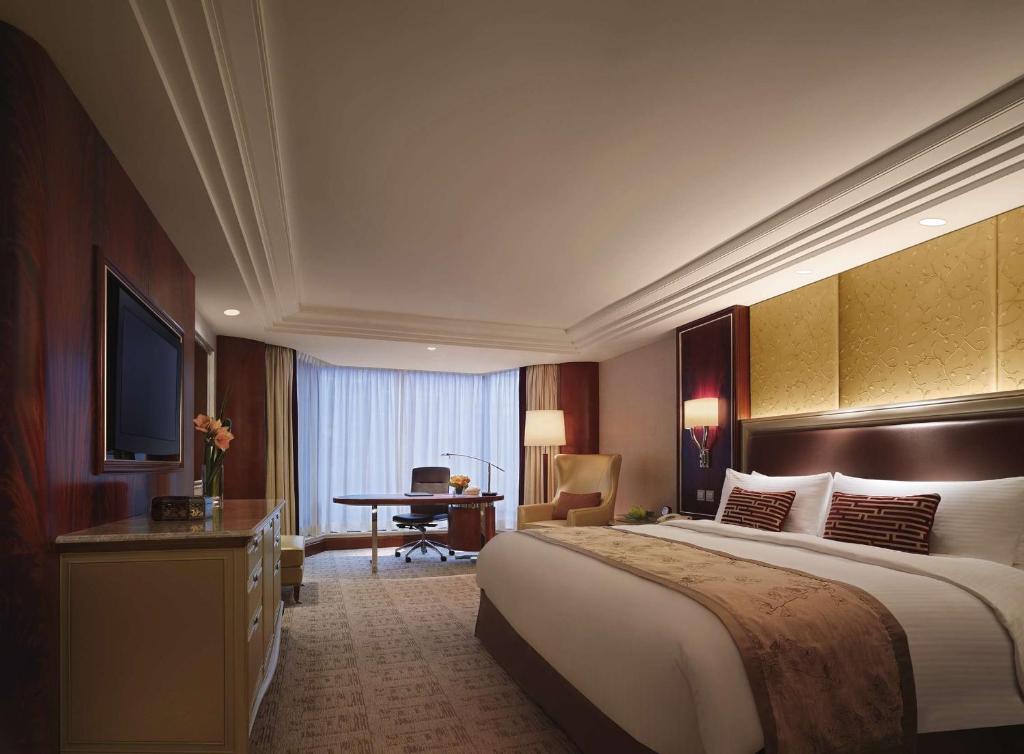 Двухместный (Клубный номер Делюкс «Горизонт» с кроватью размера «king-size» и привилегиями клуба «Горизонт») отеля Kowloon Shangri-La, Гонконг (город)