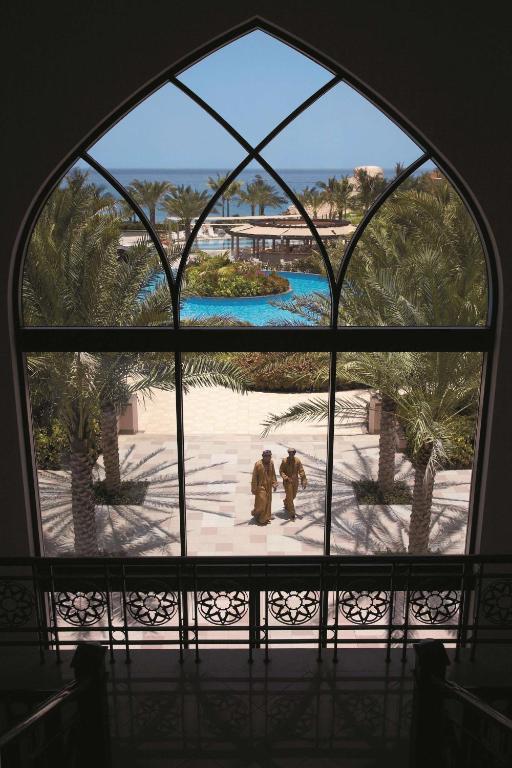 Двухместный (Улучшенный номер «Аль-Ваха» с кроватью размера «king-size») курортного отеля Shangri-La Barr Al Jissah Resort & Spa, Маскат