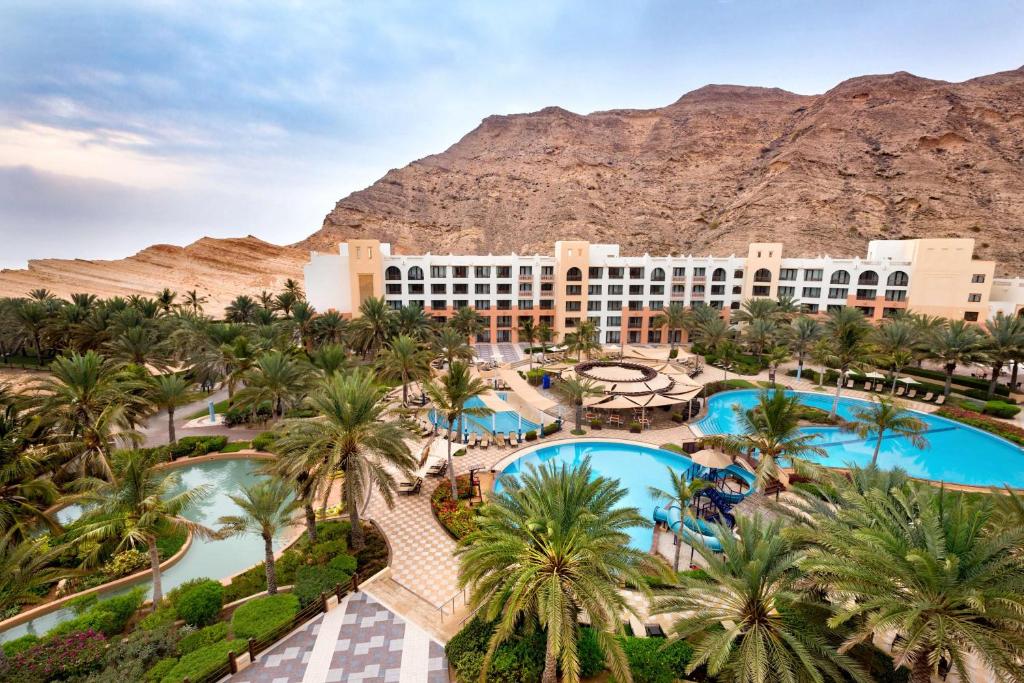 Двухместный (Al Waha Executive Sea View - King Bed) курортного отеля Shangri-La Barr Al Jissah Resort & Spa, Маскат