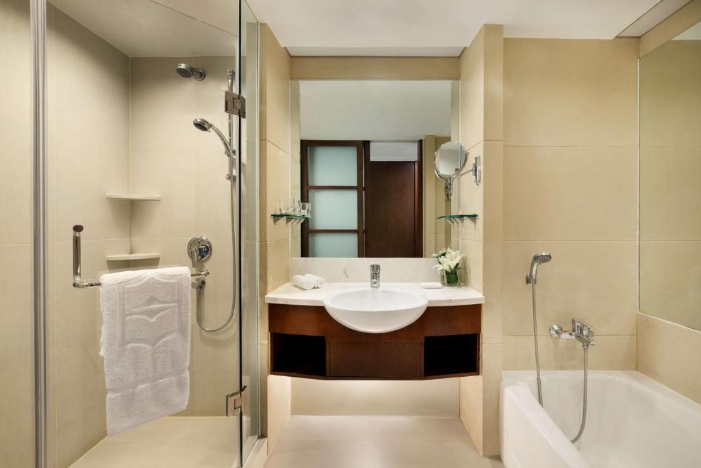 Двухместный (Двухместный номер Делюкс с 2 отдельными кроватями - Крыло «Город») отеля Shangri-La Hotel, Qingdao, Циндао