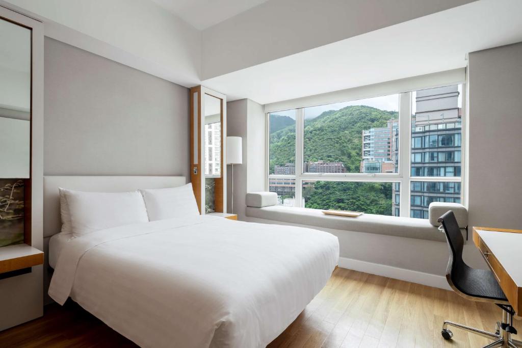 Двухместный (Номер Делюкс с кроватью размера «queen-size» и видом на город), Hotel Jen Hong Kong