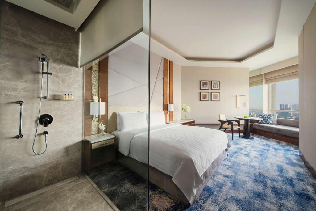 Двухместный (Номер Horizon Premier с кроватью размера «king-size») отеля Shangri-La's - Eros Hotel, New Delhi, Нью-Дели