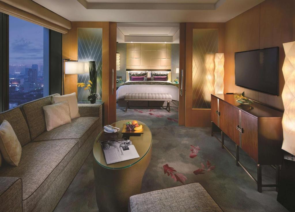 Двухместный (Клубный представительский номер Horizon c кроватью размера «king-size») отеля Jing An Shangri-La, West Shanghai, Шанхай