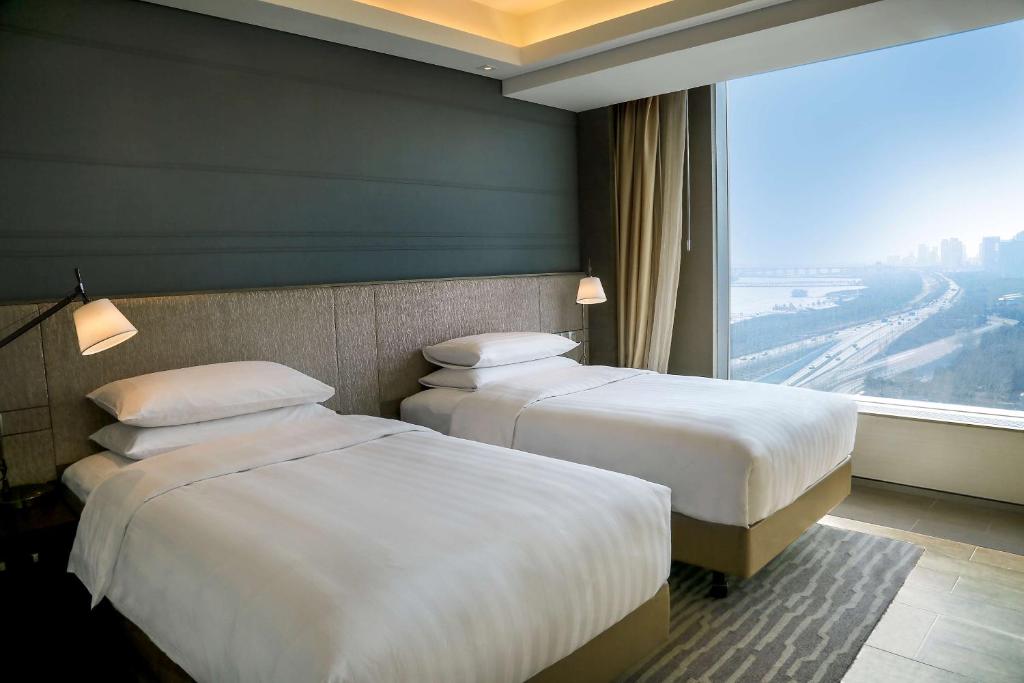 Двухместный (Двухместный номер Делюкс с 2 отдельными кроватями) отеля Songbei Shangri-La Hotel, Harbin, Харбин