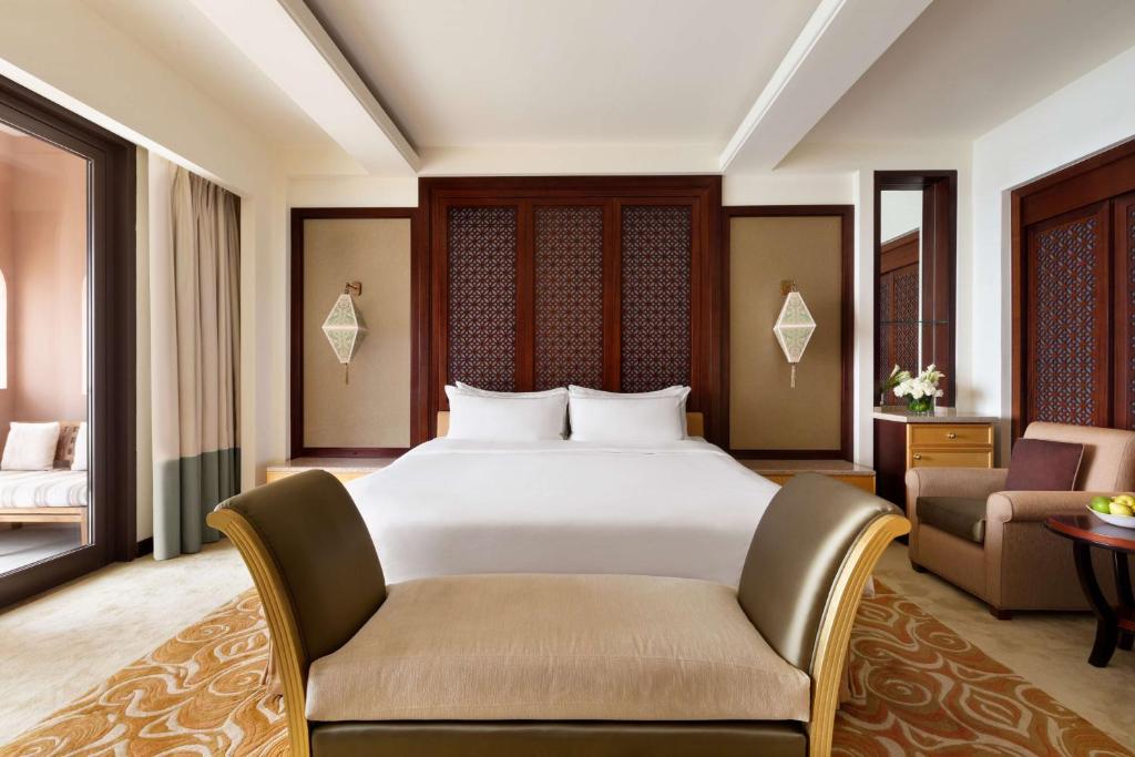 Сьюит (Люкс «Аль-Хусн» с 1 спальней) курортного отеля Shangri-La Al Husn Resort & Spa, Маскат