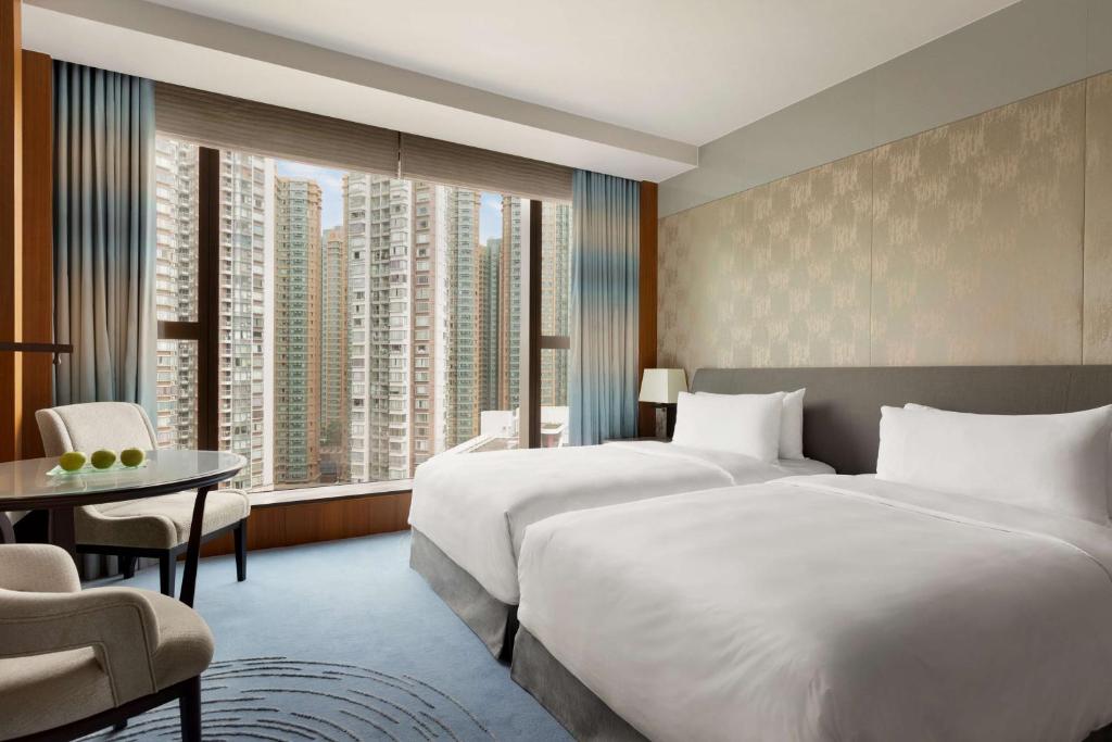 Двухместный (Клубный двухместный номер с 2 отдельными кроватями и видом на город) отеля Kerry Hotel, Hong Kong, Гонконг (город)