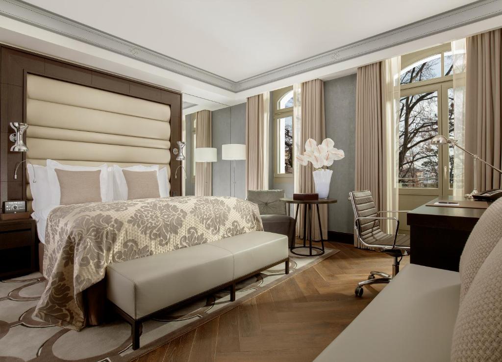 Двухместный (Представительский двухместный номер с 1 кроватью, террасой и доступом в спа-центр) отеля Royal Savoy Hotel & Spa, Лозанна