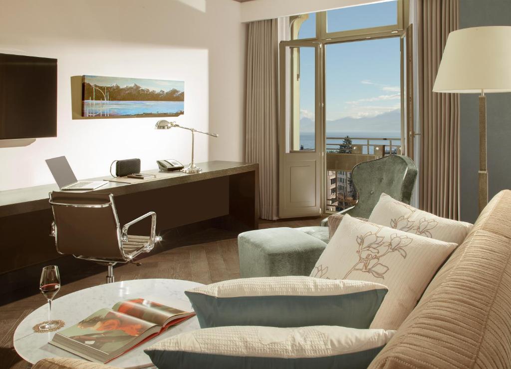 Двухместный (Представительский люкс с видом на озеро и доступом в спа-центр) отеля Royal Savoy Hotel & Spa, Лозанна