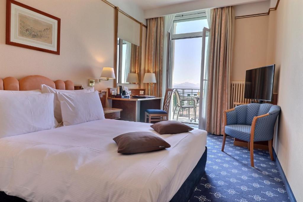 Двухместный (Улучшенный двухместный номер с 1 кроватью или 2 отдельными кроватями, вид на озеро) отеля Best Western Plus Hotel Mirabeau, Лозанна