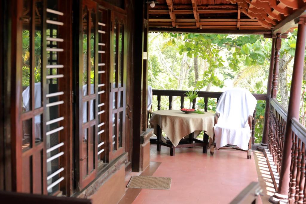 Трехместный (Улучшенный трехместный номер с видом на море), Varkala Marine Palace