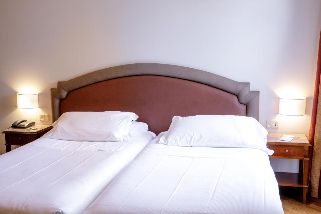 Двухместный (Двухместный номер Делюкс с 2 отдельными кроватями) отеля Best Western Ai Cavalieri Hotel, Палермо