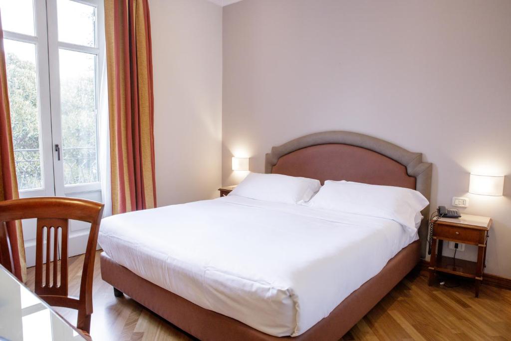 Двухместный (Номер Делюкс с кроватью размера «king-size» и балконом) отеля Best Western Ai Cavalieri Hotel, Палермо