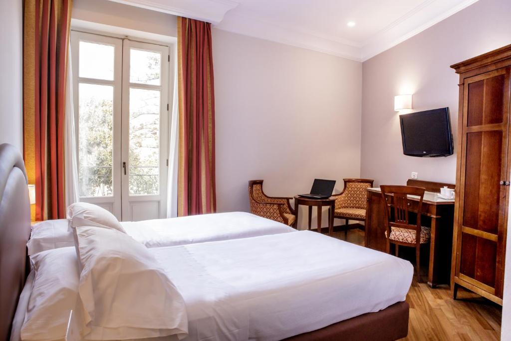 Двухместный (Двухместный номер Делюкс с 2 отдельными кроватями и балконом) отеля Best Western Ai Cavalieri Hotel, Палермо