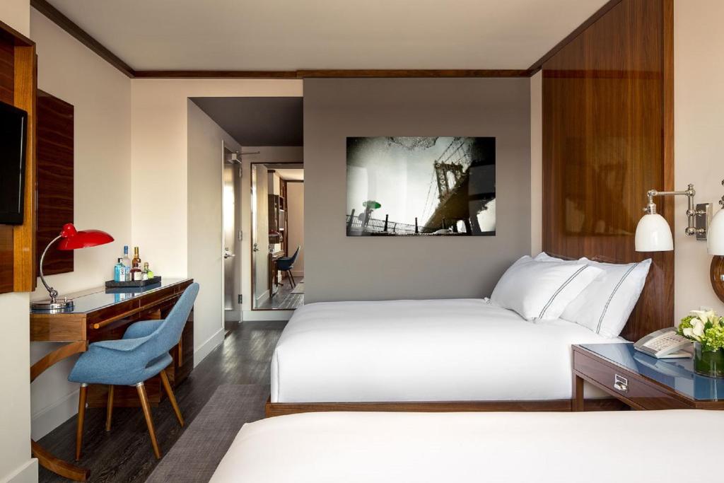 Двухместный (Улучшенный двухместный номер с 2 двуспальными кроватями) отеля Hotel Hugo, Нью-Йорк