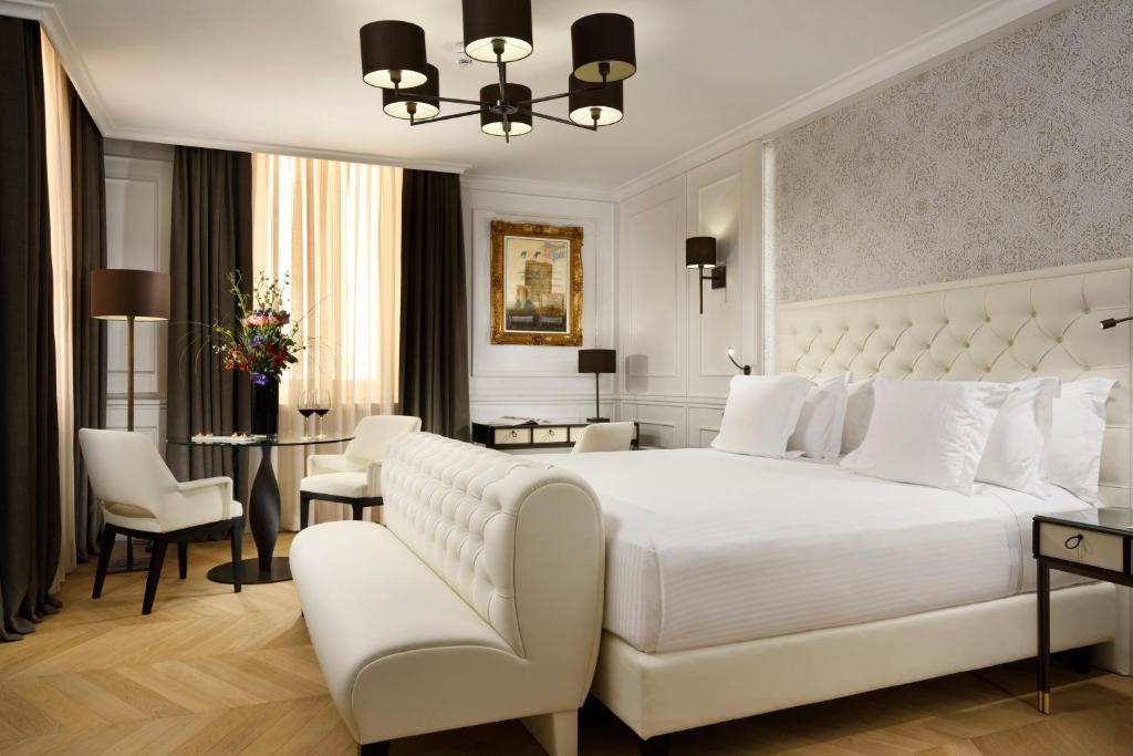 Сьюит (Полулюкс Splendide) отеля Hotel Splendide Royal - Small Luxury Hotels of the World, Рим