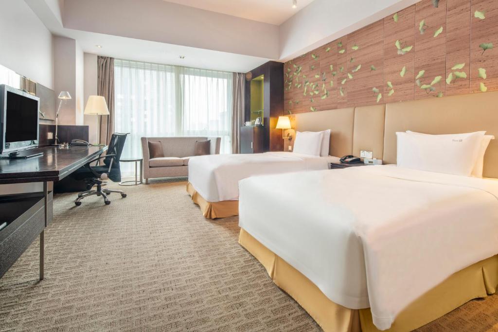Двухместный (Улучшенный двухместный номер с 2 отдельными кроватями — Для некурящих) отеля Holiday Inn Xi'an Greenland Century City, Сиань