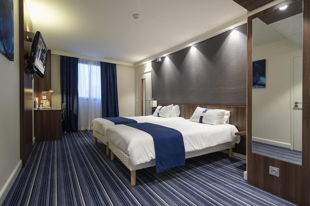 Двухместный (Двухместный номер с 2 отдельными кроватями и безбарьерным душем - Для гостей с ограниченными физическими возможностями) отеля Holiday Inn Express Lille Centre, Лилль