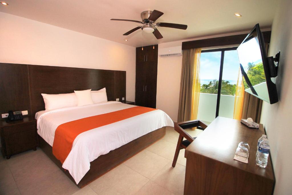 Двухместный (Улучшенный номер с видом на море) отеля We Hotel Puerto Morelos, Пуэрто-Морелос