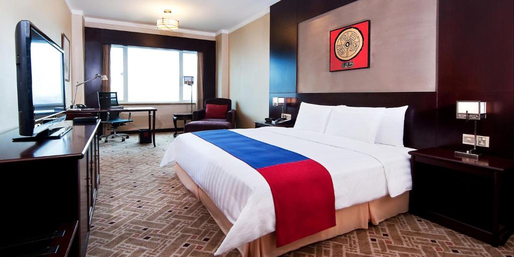 Трехместный (Стандартный номер с кроватью размера «king-size» - Подходит для гостей с ограниченными физическими возможностями) отеля Crowne Plaza Shanghai Pudong, Шанхай