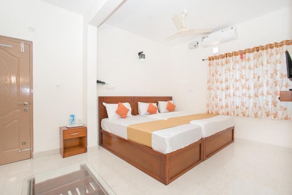 Двухместный (Бюджетный двухместный номер с 1 кроватью) отеля Hotel Grand Arabian, Бангалор
