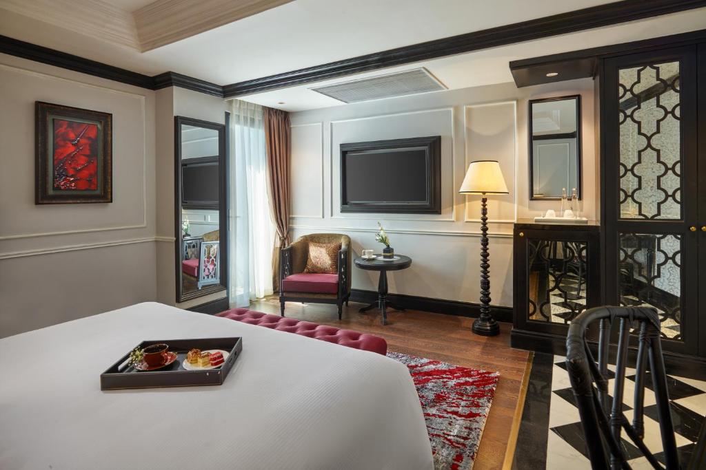 Сьюит (Junior Suite with Balcony Double - Free 1 Cocktail), Aira Boutique Hanoi Hotel & Spa