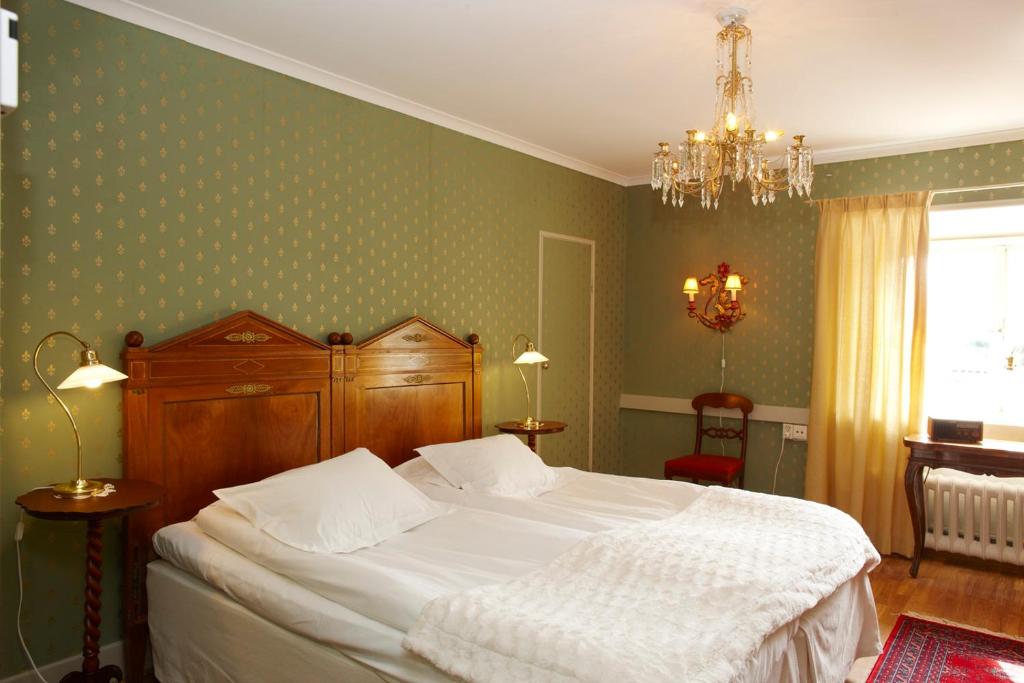 Двухместный (Номер с кроватью размера «king-size» и видом на озеро) отеля Sigtunastiftelsen Hotell & Konferens, Сигтуна