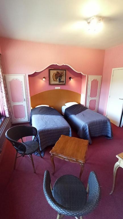 Двухместный (Двухместный номер с 2 отдельными кроватями и окном) отеля Hotel Le Chalet, Ла-Рош-ан-Арден