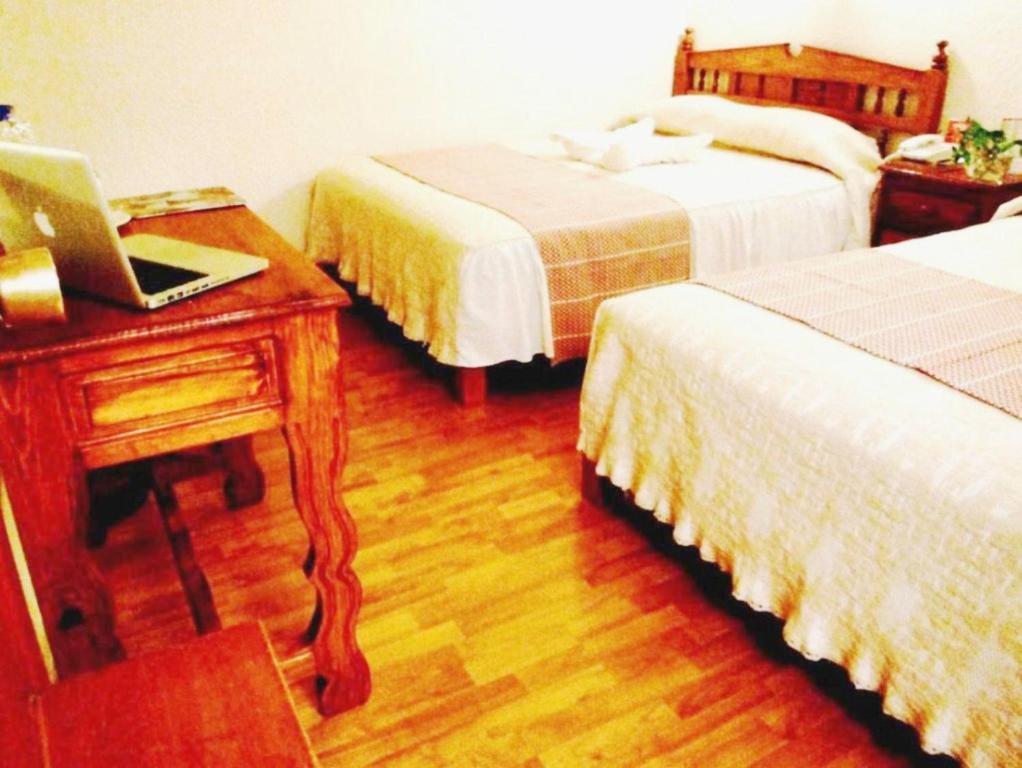 Четырехместный (Двухместный номер с 2 двуспальными кроватями) отеля Hotel Don Quijote, Сан-Кристобаль-де-лас-Касас