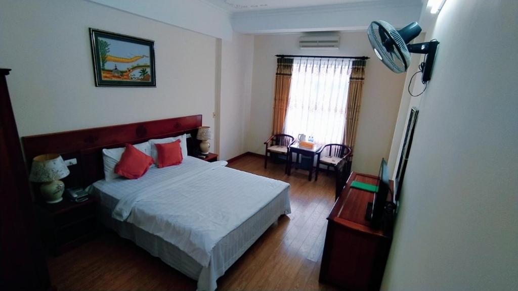 Двухместный (Стандартный двухместный номер с 1 кроватью или 2 отдельными кроватями) отеля Yen Nhi Hotel Ninh Binh, Ниньбинь